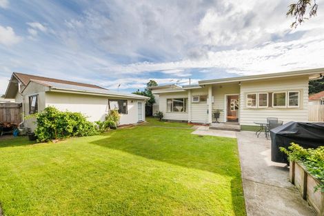 Photo of property in 17 Manawatu Street, Hokowhitu, Palmerston North, 4410