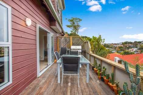 Photo of property in 2/11 Limmer Place, Browns Bay, Auckland, 0632