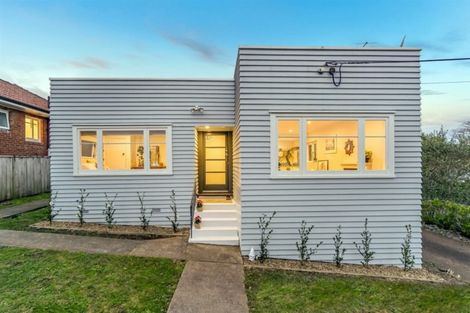 Photo of property in 1/10 Coronation Street, Belmont, Auckland, 0622