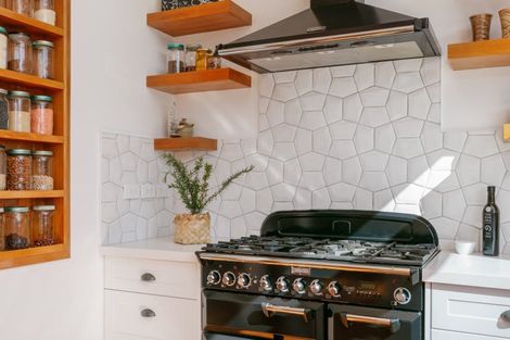 Photo of property in 218 Harris Street, Inner Kaiti, Gisborne, 4010