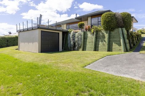 Photo of property in 6 Maniapoto Grove, Waipahihi, Taupo, 3330