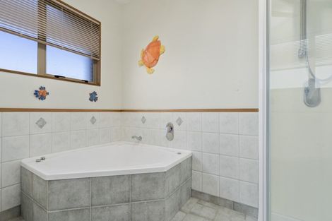 Photo of property in 18 Park Lane, Waitara, 4320