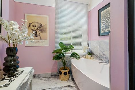 Photo of property in 147 Victoria Street, Cambridge, 3434