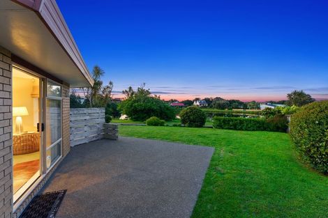 Photo of property in 5 Marewa Place, Waikanae Beach, Waikanae, 5036
