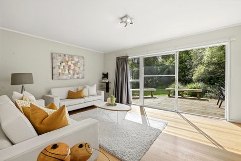 Photo of property in 15 Sartors Avenue, Northcross, Auckland, 0630