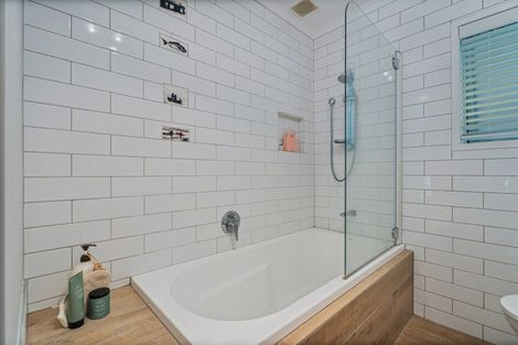 Photo of property in 56 Hahei Beach Road, Hahei, Whitianga, 3591