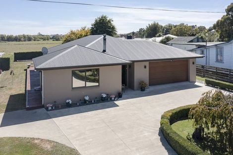 Photo of property in 1465 Kimbolton Road, Cheltenham, Feilding, 4777