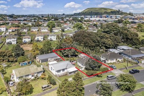 Photo of property in 35 Torino Street, Point England, Auckland, 1072