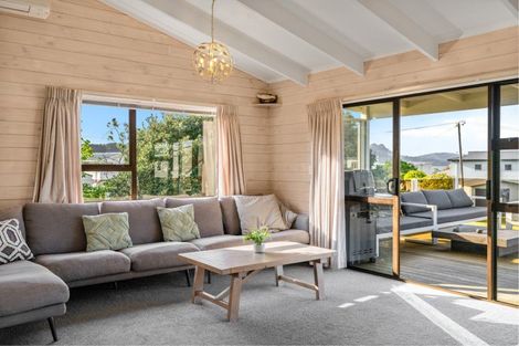 Photo of property in 2 Banks Street, Cooks Beach, Whitianga, 3591