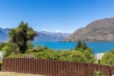 Photo of property in 11 Evergreen Place, Sunshine Bay, Queenstown, 9300