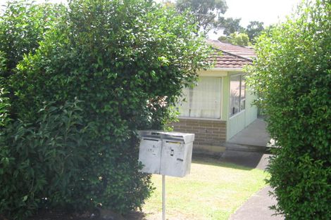 Photo of property in 2/317 Wairau Road, Totara Vale, Auckland, 0627