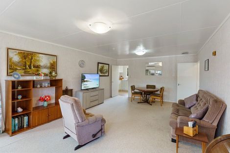 Photo of property in 8a-b Sharda Grove, Paraparaumu Beach, Paraparaumu, 5032