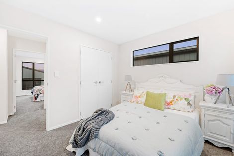 Photo of property in 10 Don Oliver Lane, Glen Eden, 0602
