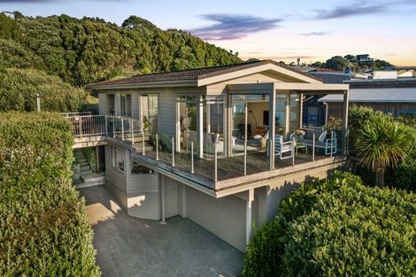 Photo of property in 42 Waitea Road, Muriwai, Waimauku, 0881