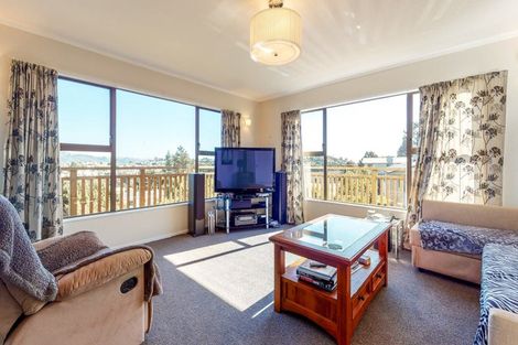 Photo of property in 3 Gaff Place, Whitby, Porirua, 5024