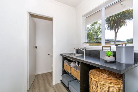 Photo of property in 7 Pinehurst Crescent, Russley, Christchurch, 8042