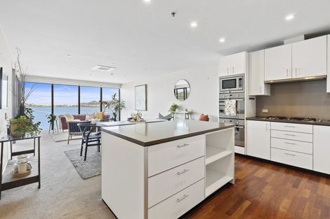 Photo of property in Patent 326 Apartments, 407s/326 Evans Bay Parade, Hataitai, Wellington, 6021