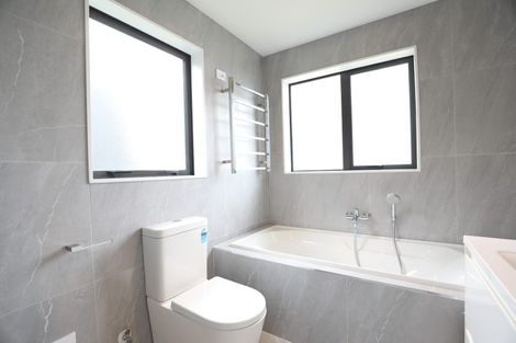 Photo of property in 2d Pinero Place, Bucklands Beach, Auckland, 2014