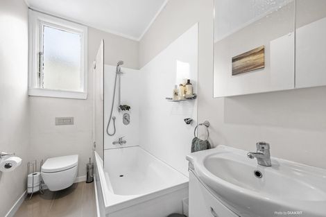 Photo of property in 24 Duppa Street, Berhampore, Wellington, 6023