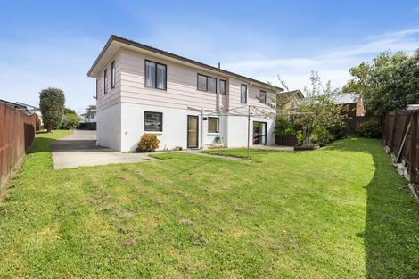 Photo of property in 8 Coubray Place, Botany Downs, Auckland, 2010