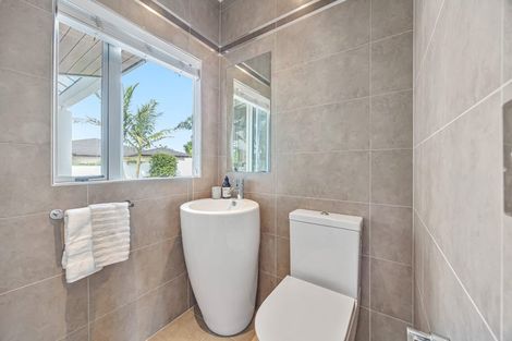 Photo of property in 15 Courtneys, West Harbour, Auckland, 0618