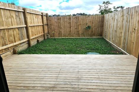 Photo of property in 2/28 Ludlow Terrace, Totara Vale, Auckland, 0627