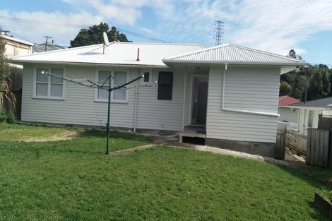 Photo of property in 13 Barclay Street, Newlands, Wellington, 6037