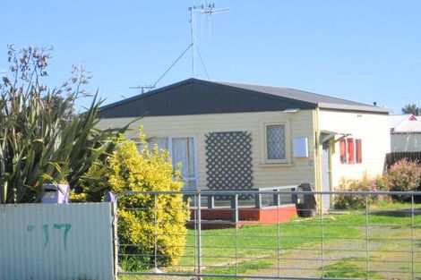 Photo of property in 17 Linklater Avenue, Foxton Beach, Foxton, 4815
