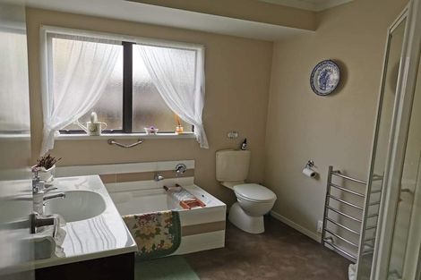 Photo of property in 7 Rarawa Place, Vogeltown, New Plymouth, 4310