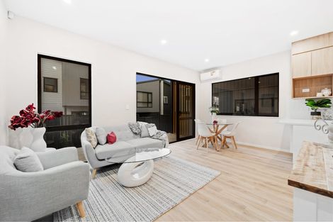 Photo of property in 10 Don Oliver Lane, Glen Eden, 0602