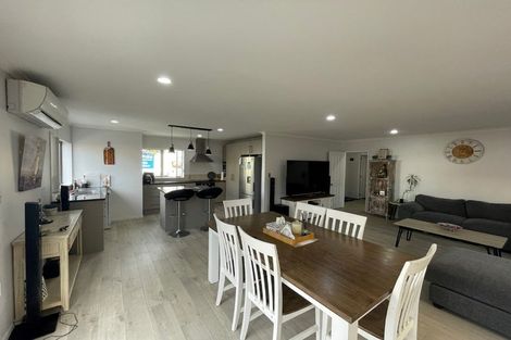 Photo of property in 15 Maypark Crescent, Flat Bush, Auckland, 2016