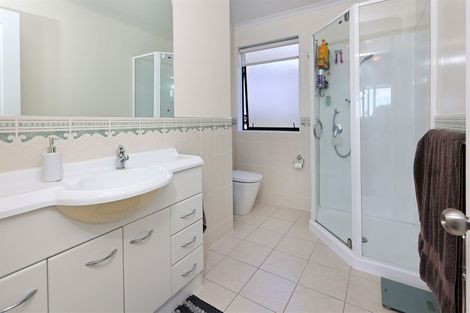 Photo of property in 3 Amesbury Rise, Henderson, Auckland, 0612