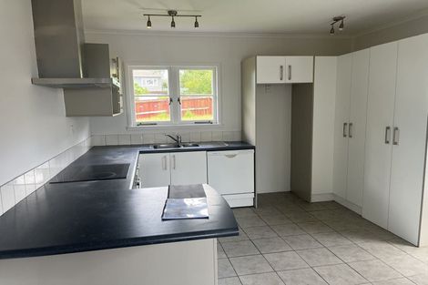 Photo of property in 5 Riverview Road, New Lynn, Auckland, 0600