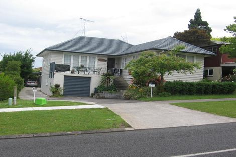 Photo of property in 51 Chatsworth Crescent, Pakuranga Heights, Auckland, 2010