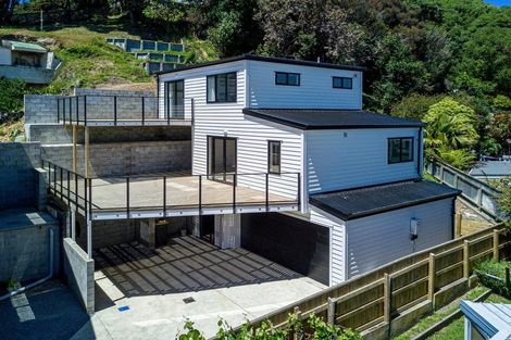 Photo of property in 6a Grays Road, Plimmerton, Porirua, 5026