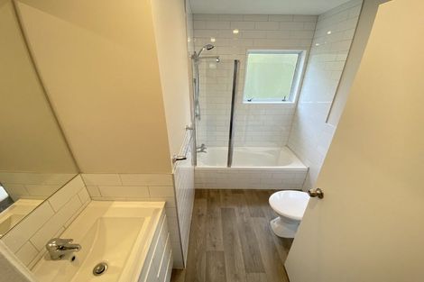 Photo of property in 5 Meadowvale Rise, Titirangi, Auckland, 0604