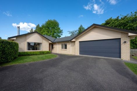 Photo of property in 40 Lakemere Way, Kinloch, Taupo, 3377