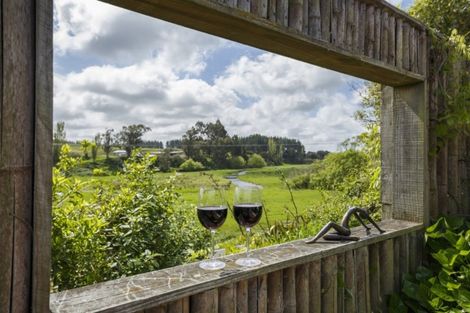 Photo of property in 273 Parewanui Road, Bulls, 4894