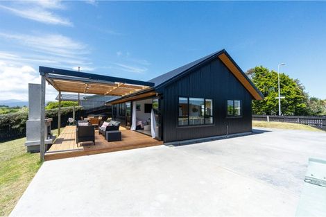 Photo of property in 7 Sand Dune Grove, Waikawa Beach, Manakau, 5573