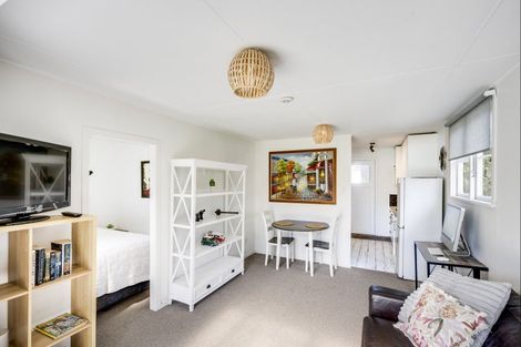 Photo of property in 1 Jervois Road, Jervoistown, Napier, 4112