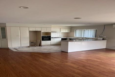 Photo of property in 1 Claremont Way, East Tamaki Heights, Auckland, 2016