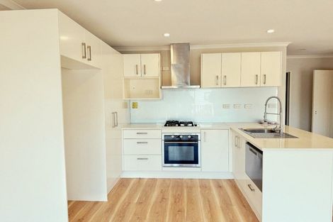 Photo of property in 13 Western Court, Sunnyvale, Auckland, 0612