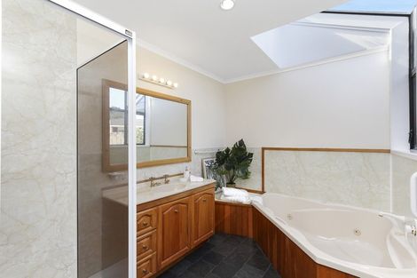 Photo of property in 19 Karina Road, Merrilands, New Plymouth, 4312