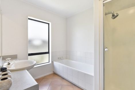 Photo of property in 25 Reynard Terrace, Conifer Grove, Takanini, 2112