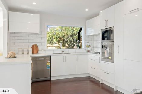 Photo of property in 1/31 Browns Bay Road, Browns Bay, Auckland, 0630