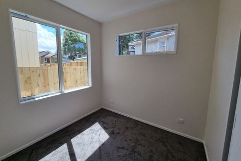 Photo of property in 1c Taupiko Place, Green Bay, Auckland, 0604