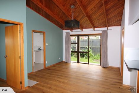 Photo of property in 2/162 East Coast Road, Forrest Hill, Auckland, 0620