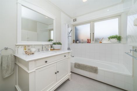 Photo of property in 10 Cremorne Avenue, Hokowhitu, Palmerston North, 4410