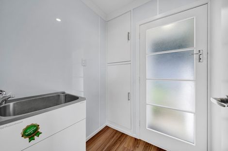 Photo of property in 25 Simons Street, Moturoa, New Plymouth, 4310