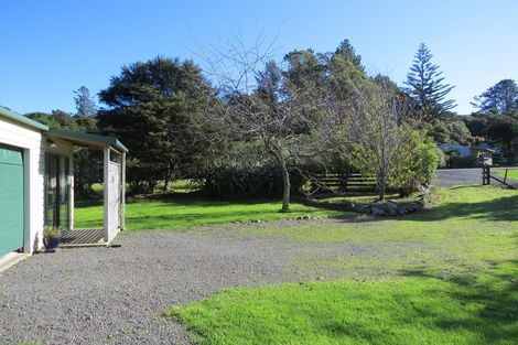 Photo of property in 30 Colville Road, Coromandel, 3506